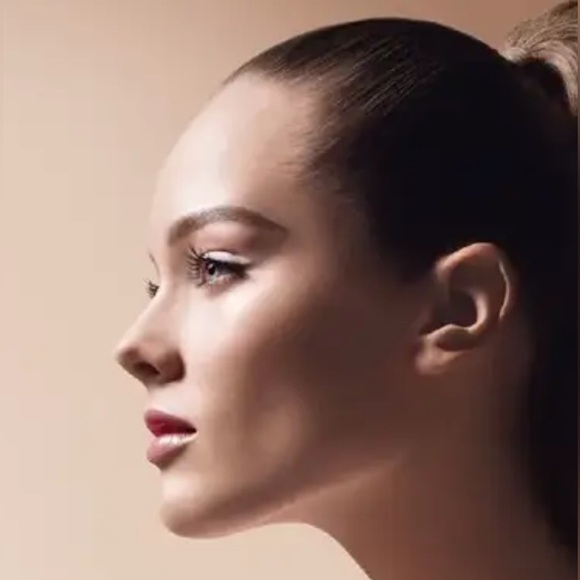 CHANEL PERFECTION LUMIERE TEINT FLUIDE LONG WEAR FLAWLESS FLUID MAKEUP SPF 10 - Picture 9 of 9